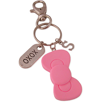 Sleutelhanger met groot roze hart, xoxo en letter bedel